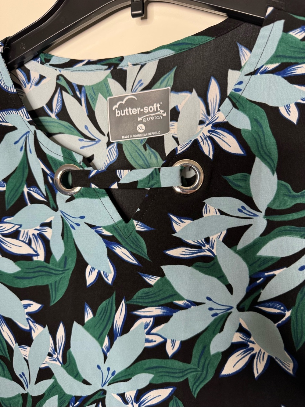 BUNDLE Scrubs - butter-soft stretch - Picture 7 of 13
